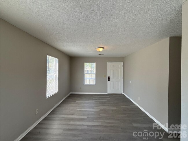 Foto del edificio - 333 E Todd Ln