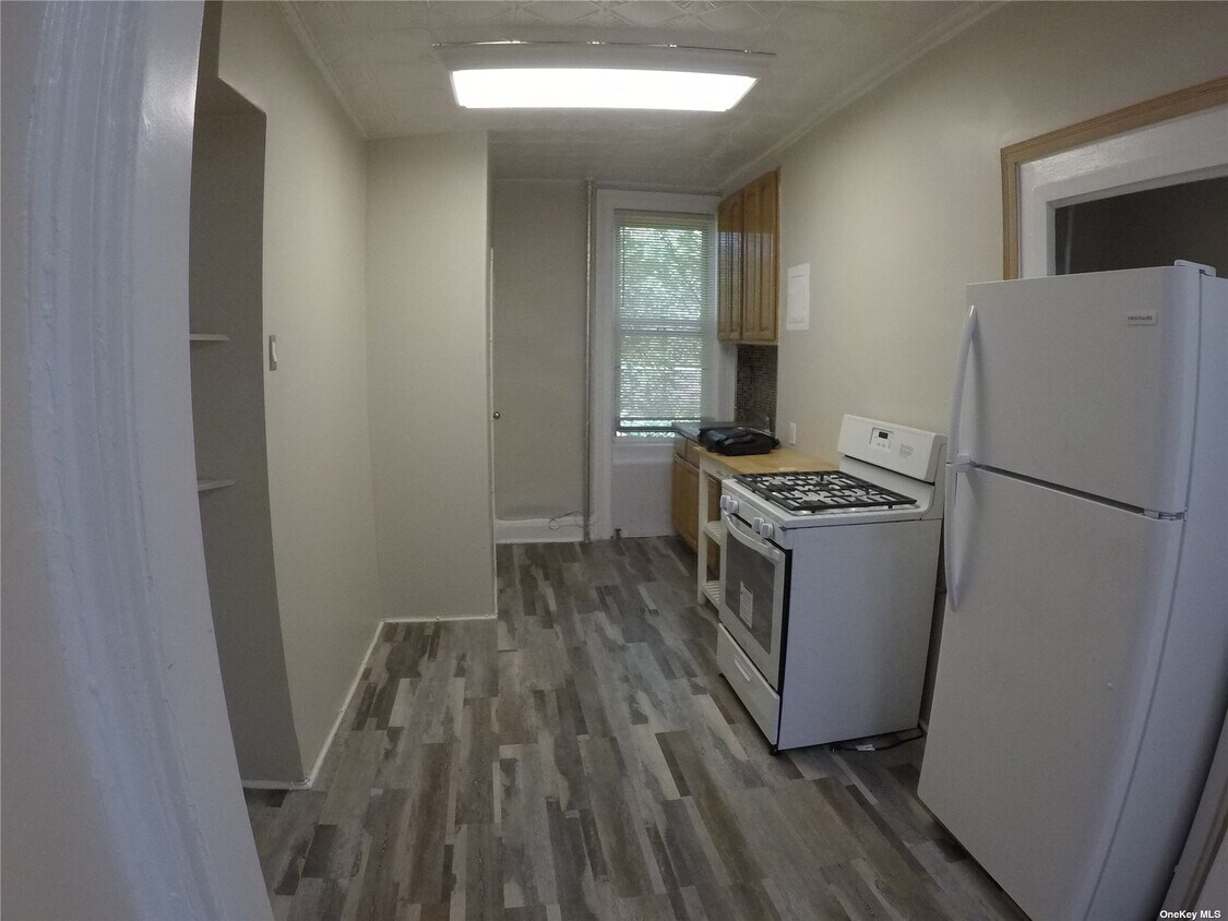 Building Photo - 68 Diamond St