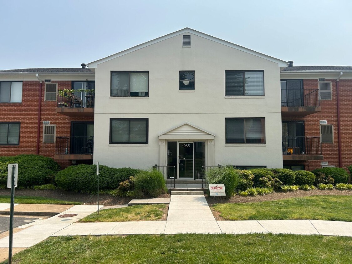Foto principal - One Bedroom One Bathroom Condo in Leesburg...