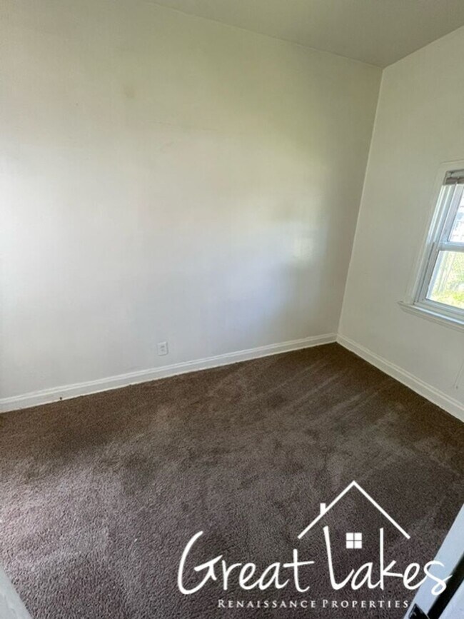 Building Photo - $200 OFF FIRST MONTH'S RENT: Charming 2 be...