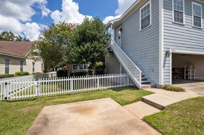 Building Photo - 3253 Stanhope Dr