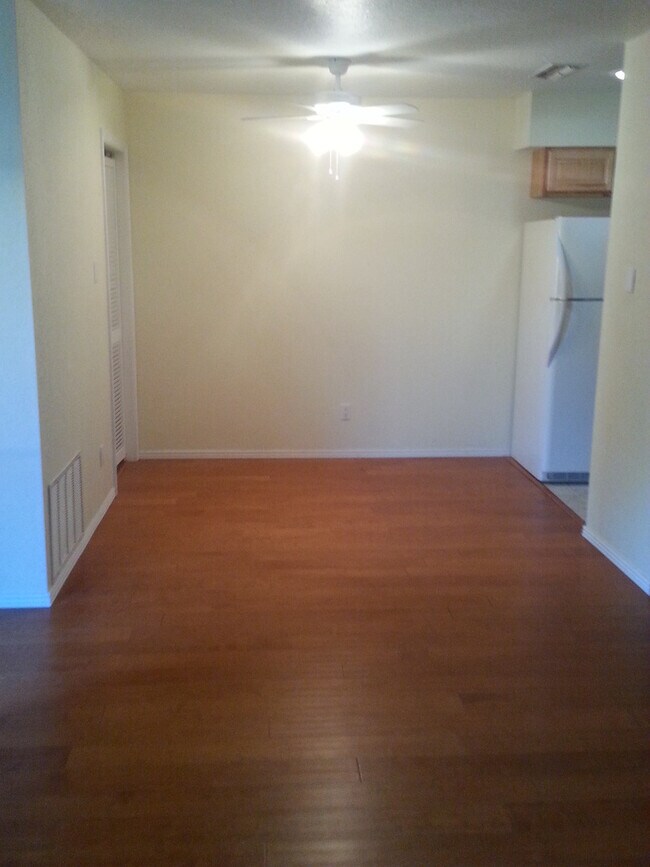 Building Photo - Duplex!