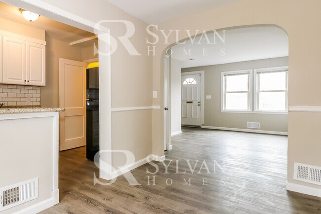 Foto del edificio - Enjoy low-maintenance living in this 2 bedroom, 1.5 bathroom townhome