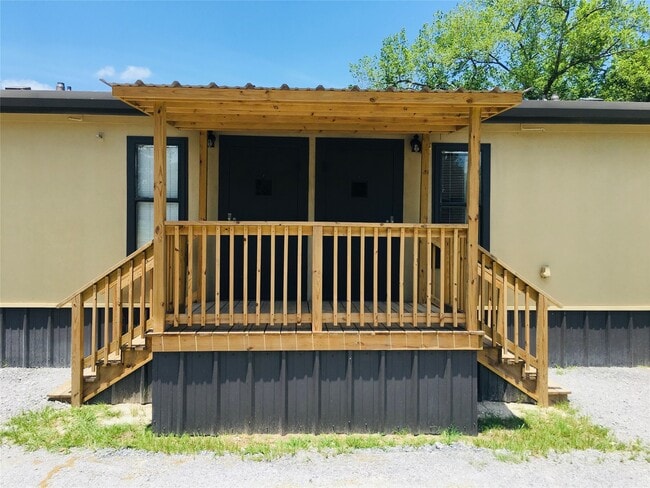 Building Photo - 2011 State Hwy 75 N