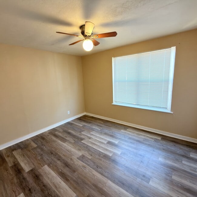 Building Photo - 2621 18th St S