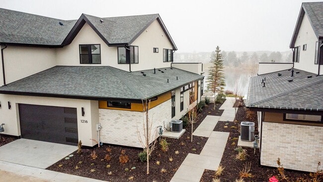 Foto del edificio - Brand New Townhouse in Luxury Neighborhood