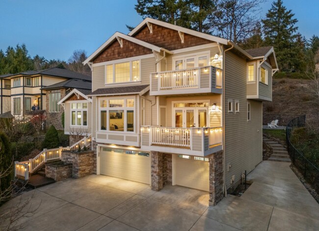 Foto del edificio - Spacious Happy Valley 4 Bedroom + Office Home with Valley Views, 3-Car Garage & Entertainer’s Bac...