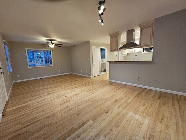 Building Photo - 246 Seaside Ave