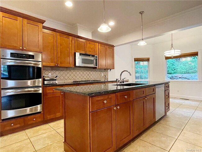 Building Photo - 10 Varela Ln