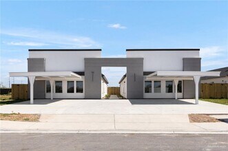 Building Photo - 19 Aryana N Ave