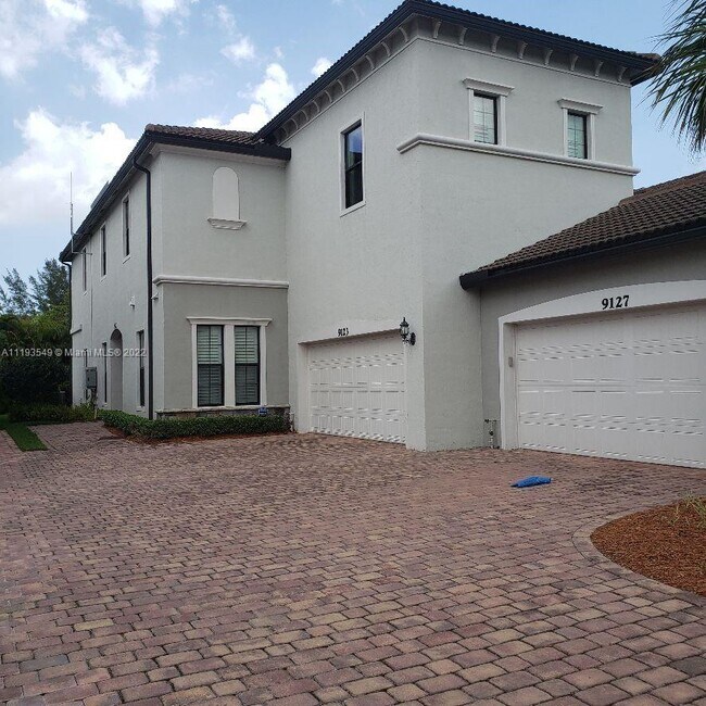 Building Photo - 9139 Passiflora Wy