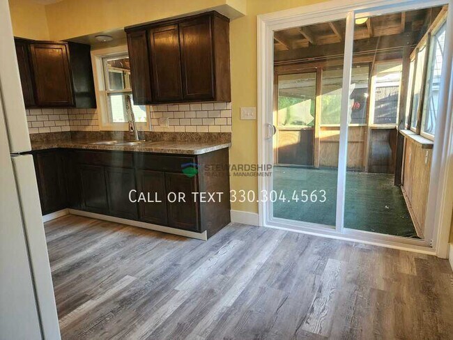 Foto del edificio - 1291 Hazelwood Ave