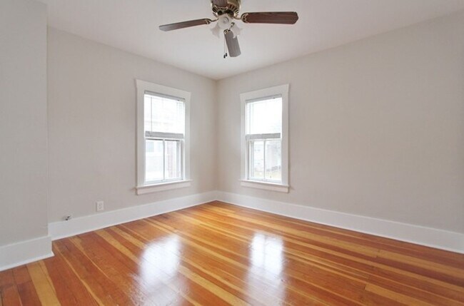 Building Photo - Updated 3 bedroom 1 bath home in downtown ...