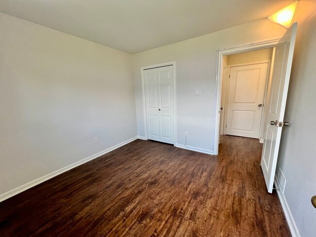 Building Photo - 59 Vanguard Dr