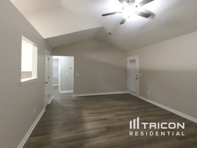 Foto del edificio - 221 Covey Ln