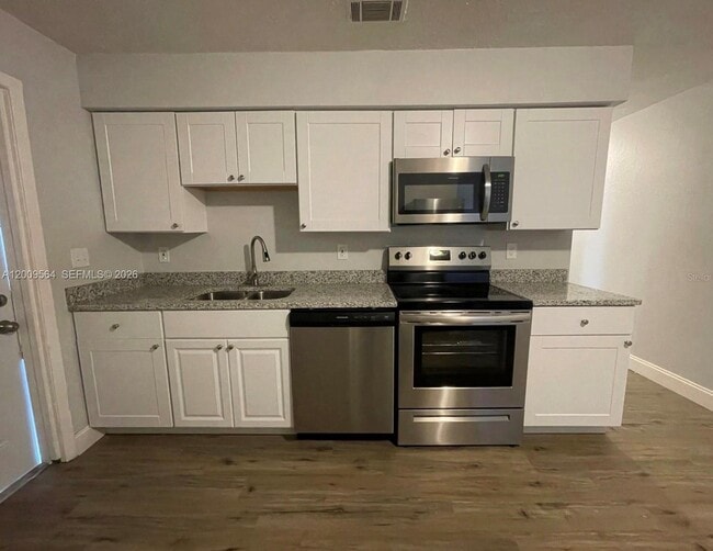 Building Photo - 504 N Rosland Dr