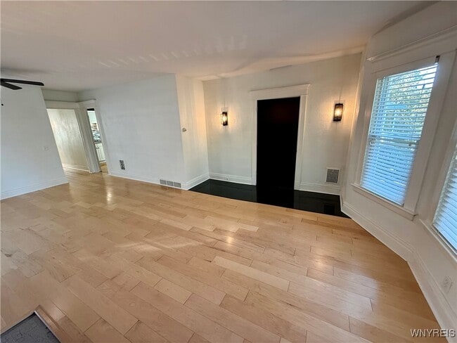 Building Photo - 95 Inwood Pl