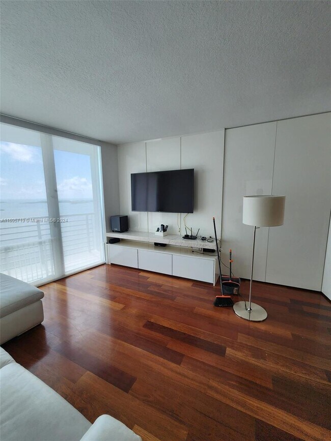 Building Photo - 335 S Biscayne Blvd