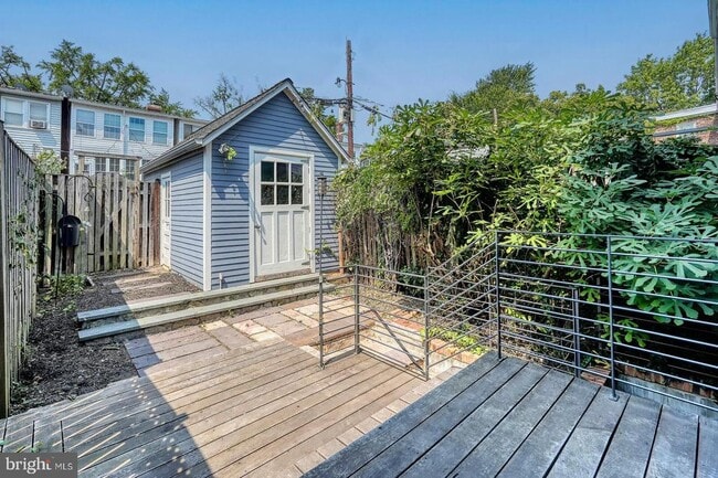 Building Photo - 2428 Tunlaw Rd NW