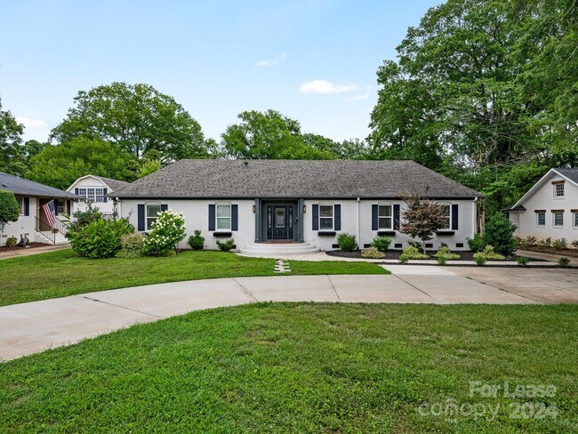 Foto del edificio - 3319 Providence Rd