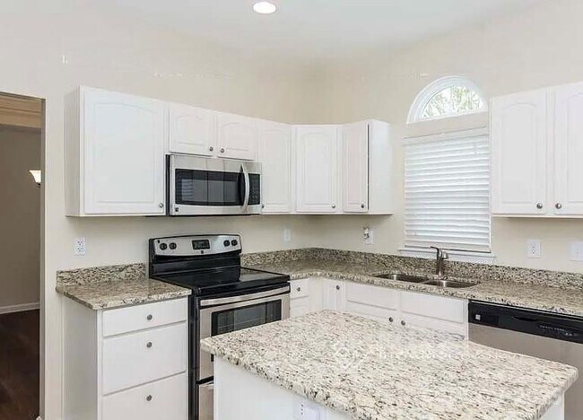 Foto del edificio - 15832 Hollingbourne Rd