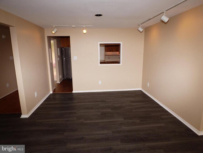 Foto del edificio - 10308 Watkins Mill Dr