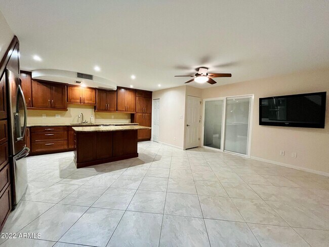 Building Photo - 7837 E Valley Vista Dr