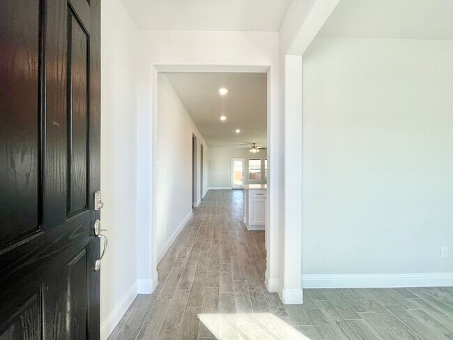 Building Photo - 504 Tartane Dr