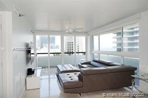 Primary Photo - 3200 Collins Ave
