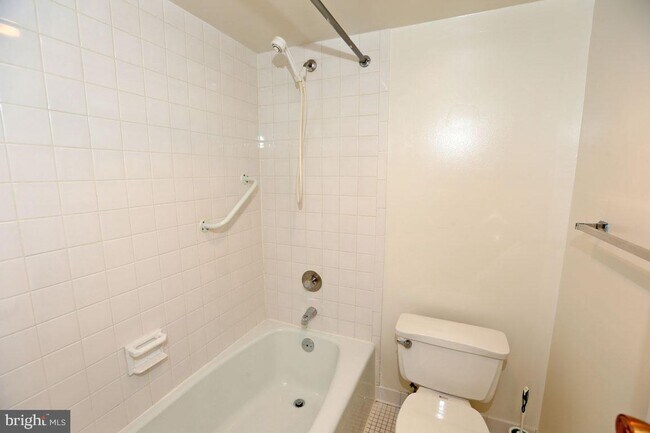 Building Photo - 4960 Sentinel Dr