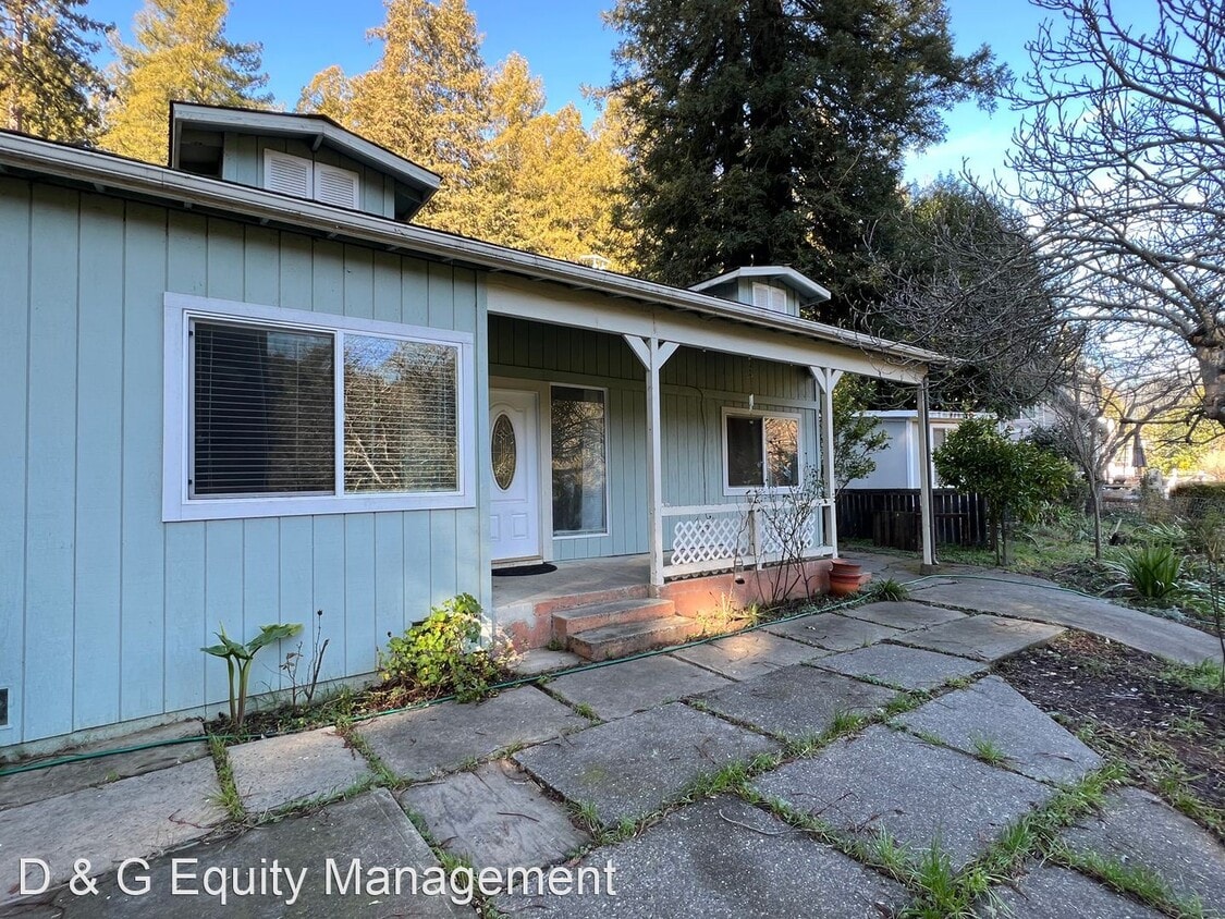 2 br, 1 bath House 15400 Riverside Dr. House Rental in Guerneville