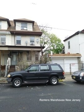 Primary Photo - 113 Delavan Ave