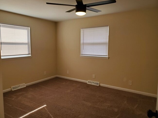 Foto del edificio - 929 Storybook Ln