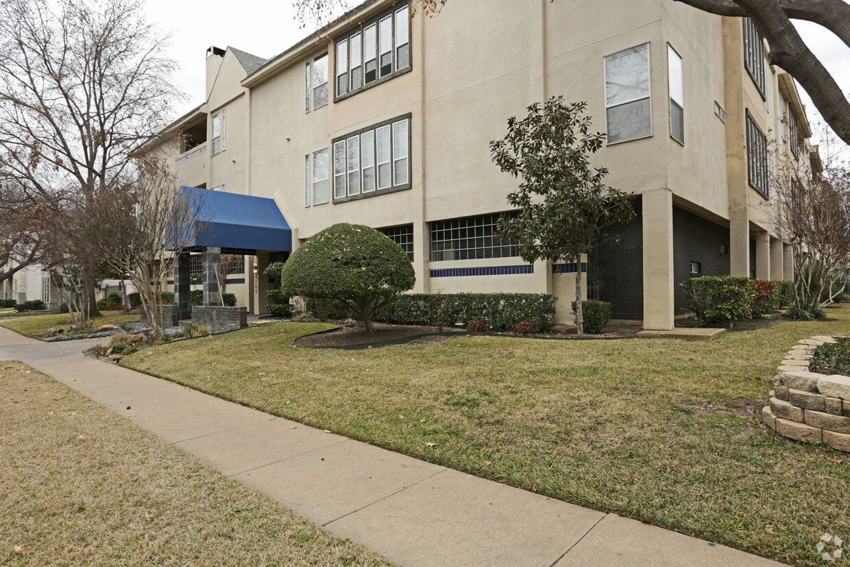 Primary Photo - Greystone Court
