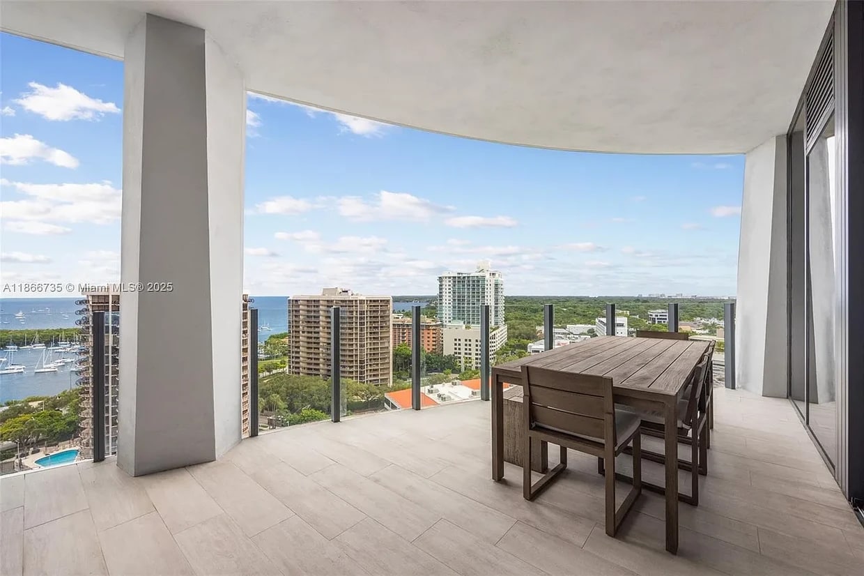 Foto principal - 2831 S Bayshore Dr