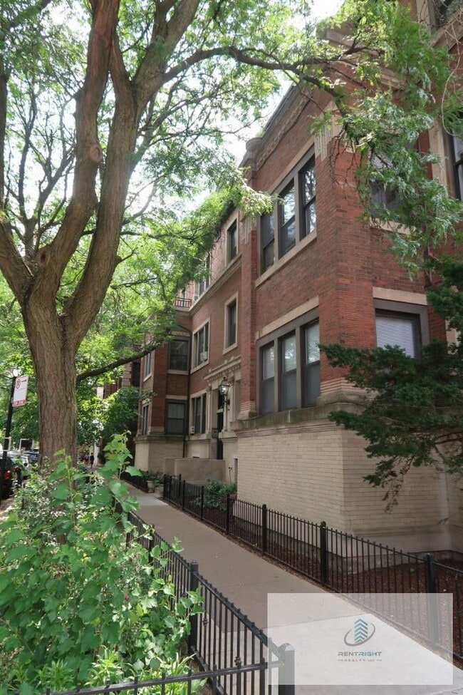 Building Photo - 755 W Buena Ave