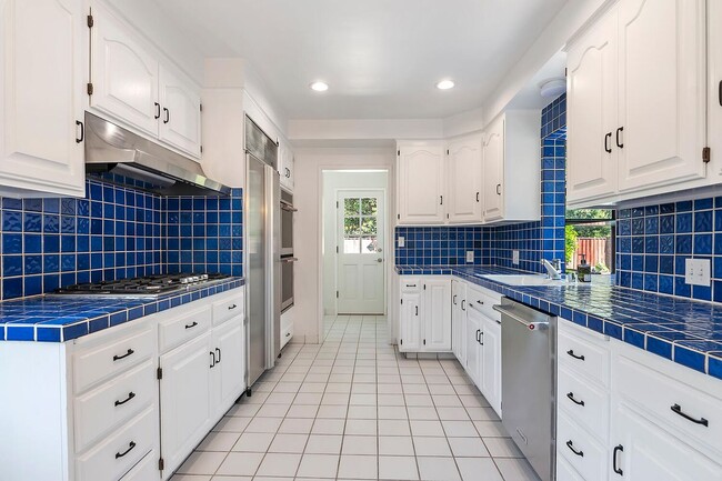 Building Photo - 11555 Duque Dr