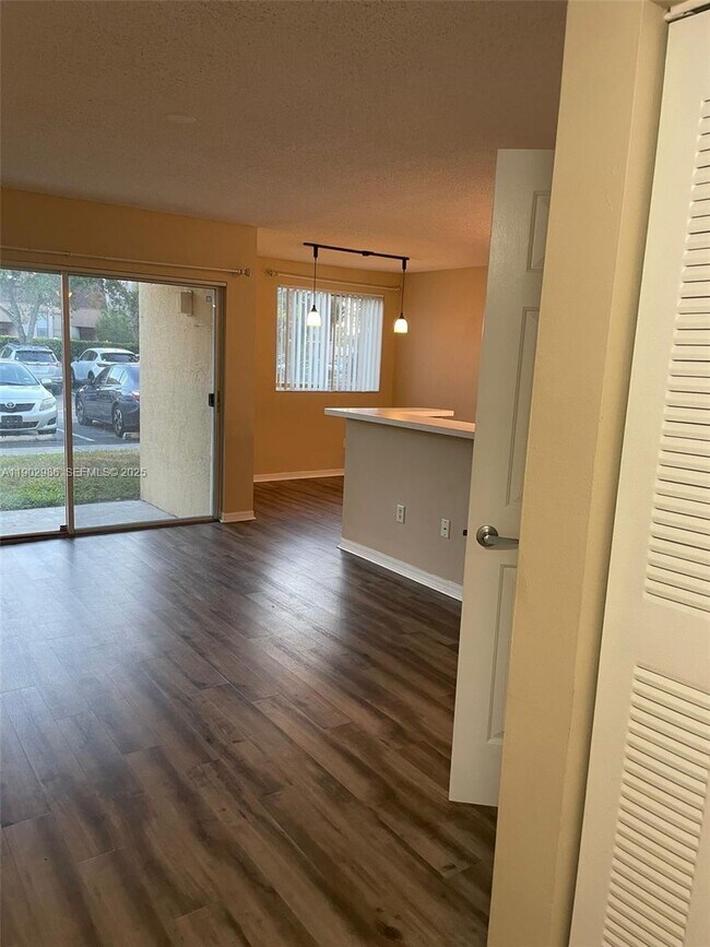 Foto del edificio - 2640 S University Dr