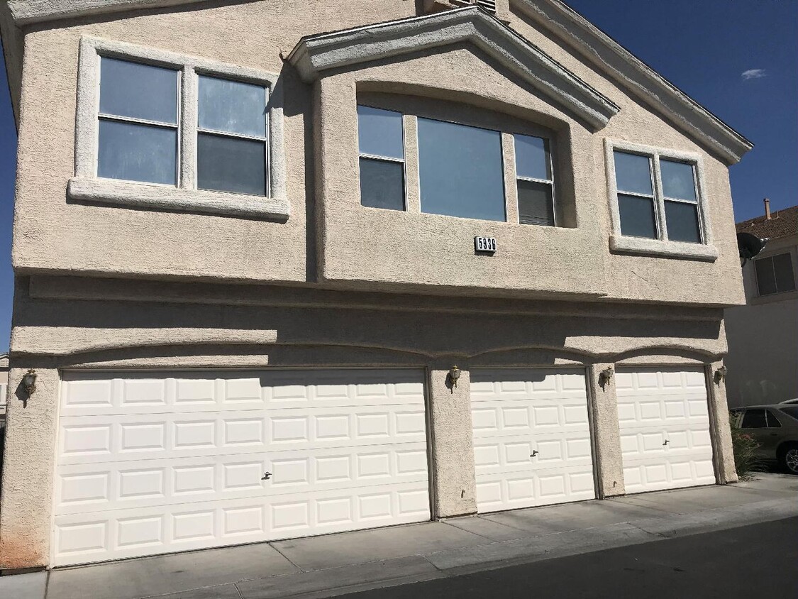 Foto principal - 5936 Trickling Descent St