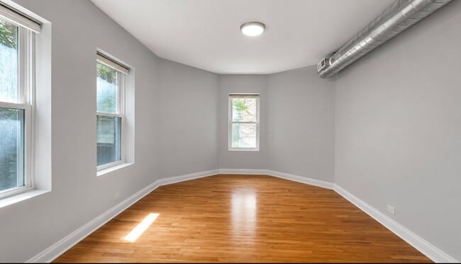 Building Photo - 1153 W Lunt Ave
