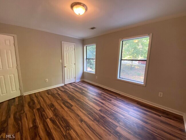 Building Photo - 917 S Indian Creek Dr