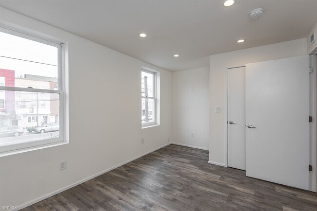 Foto del edificio - 604 E Girard Ave