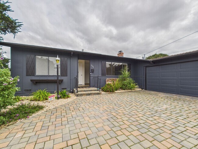 Foto del edificio - Charming, remodeled single family home for rent in Seaside