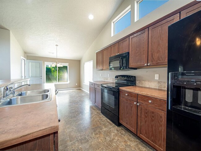 Building Photo - Luxury Kennewick Home for Lease – Elegant ...