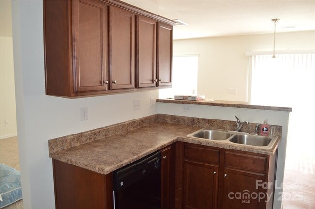 Building Photo - 117 Quail Springs Rd