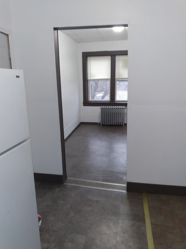 Building Photo - 130 E 13th Ave