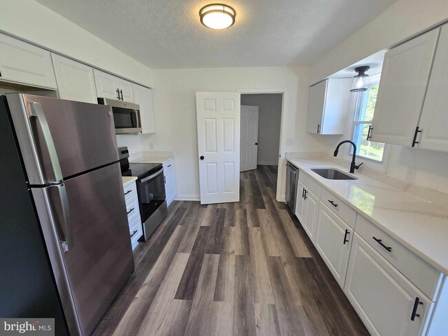 Building Photo - 254 Princeton St