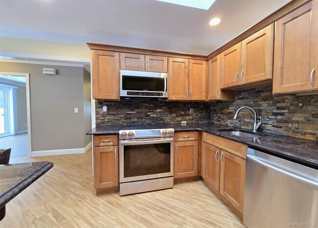 Foto del edificio - 786 Hilltop Ct