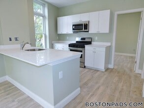 Building Photo - 10 Roxbury St