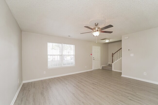 Foto del edificio - 3509 Nevin Brook Rd